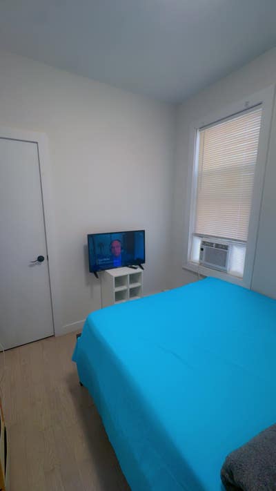  1  Bedroom Furnished - Move in Ready- mark> Main Photo
