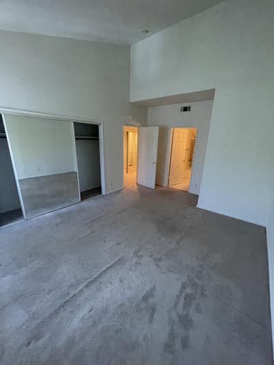 Room available in townhouse $1400 including util. Main Photo