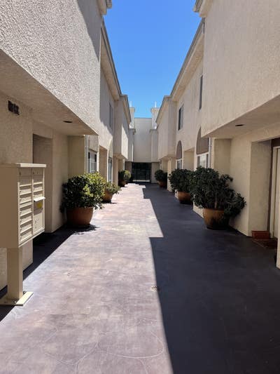 Room available in townhouse $1400 including util. Main Photo
