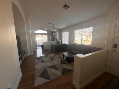 Private room for rent in southwest Main Photo