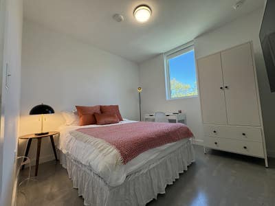 Furnished room at Downtown Main Photo