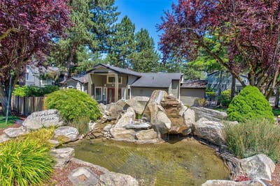 Roommate Wanted ― 2BR/2BA Condo in Kirkland  Main Photo