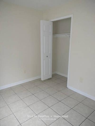 A room with private bathroom for female  Main Photo