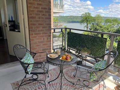 Part-Time Share- Luxury 2 Bedrm Overlooking Hudson Main Photo