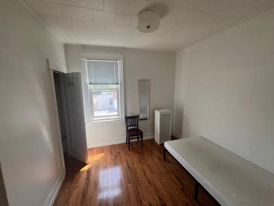 Room in Astoria  Main Photo