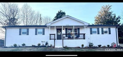 Beautiful Renovated home with 2 Bedrooms for Rent Main Photo