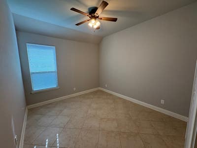 Looking for Roomie - Price Negotiable Main Photo