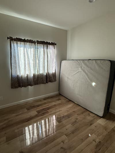 Room for Rent in 3 Bed 2 Bath Home Main Photo