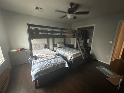 Bedroom for rent Main Photo