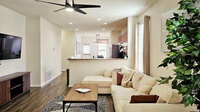 Enjoy all the amenities and shopping near Pearland Main Photo