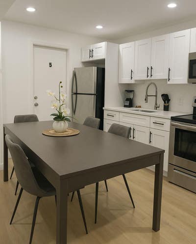 Homey & Spacious Room in Central Miami Main Photo