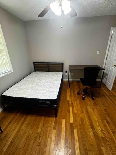 Room a furnished room with a shared bathroom for  Main Photo