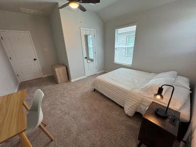 ROOM 2  Main Photo