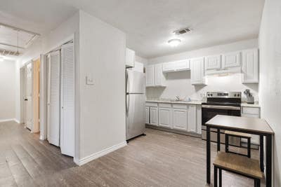 ðŸ¥‡Newly renovatedðŸ¥‡ Comfy Property with low number Main Photo