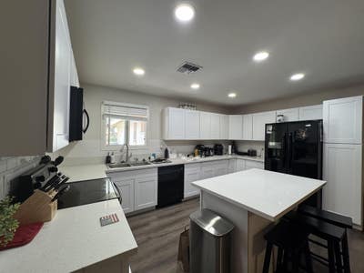 Tempe House with Dining area. Cozy & comfy Main Photo