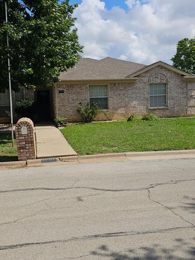 Southeast Arlington Home Main Photo