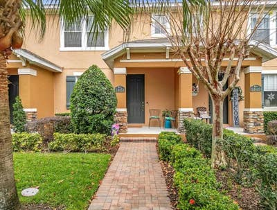 Beauty and Charm  Winter Garden Home awaits! Main Photo