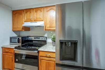 Beautiful Remodel Home in Ruskin.  Peace and Quite Main Photo