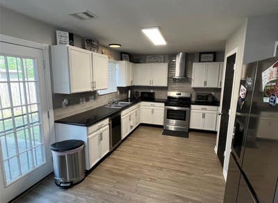 Renting a room (850) - move in ready  Main Photo