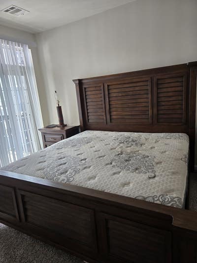  Available room Main Photo