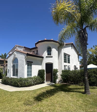 Furnished Room in House with Pool  Main Photo