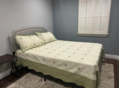 Room for rent in quiet neighborhood Main Photo