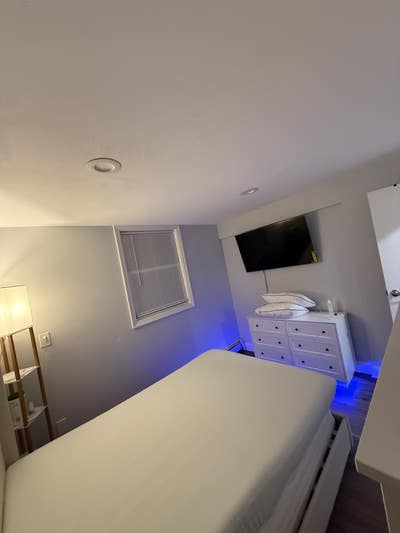 Beautiful renovated room  Main Photo