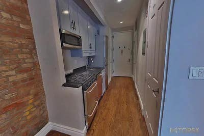 Stunner 3-Bedroom / 2.- Bathroom Apartment Main Photo