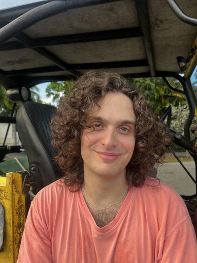 Moving back to New York, looking for a room!! Main Photo