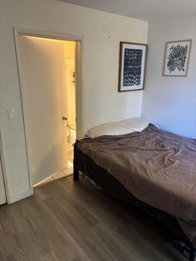 Bedroom available iwoith private bath and balcony  Main Photo