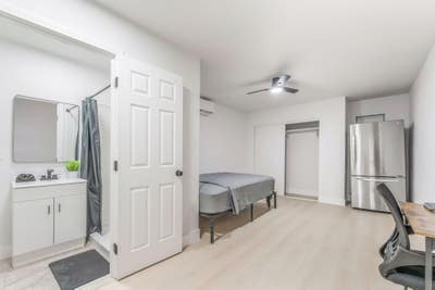 Private Henderson Studio | Prime Location Walking  Main Photo