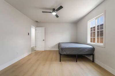 Renovated Room w Private Bath in Prime Henderson! Main Photo