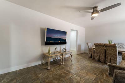 Renovated Room w Private Bath in Prime Henderson! Main Photo
