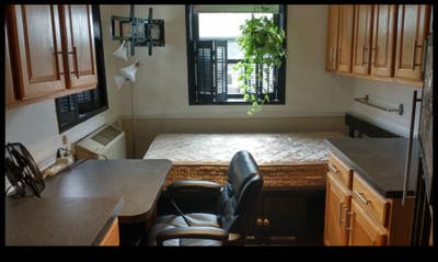 Luxury building, cheap rent, great location  Main Photo