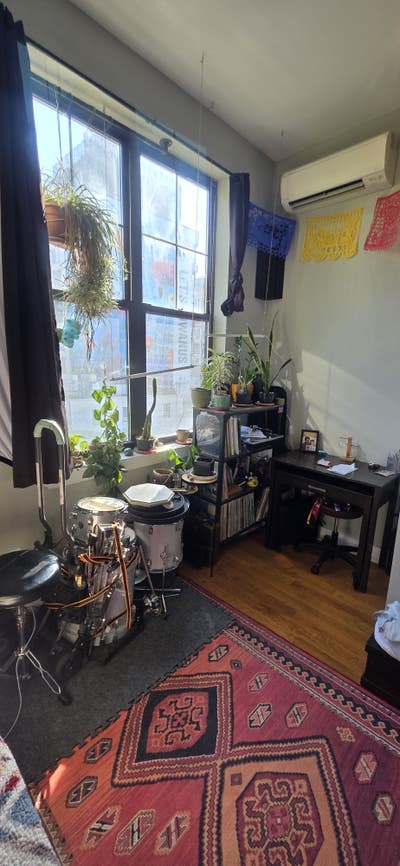 $1,200/ Sublet 7/22-8/11 - Private room and bath Main Photo