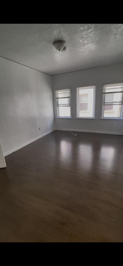 Looking for male roomate in HUGE unit Main Photo