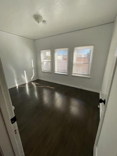 Looking for cool female roommate to share  Main Photo