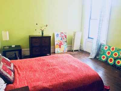 Beautiful Room w River View in huge sunny apt. Main Photo