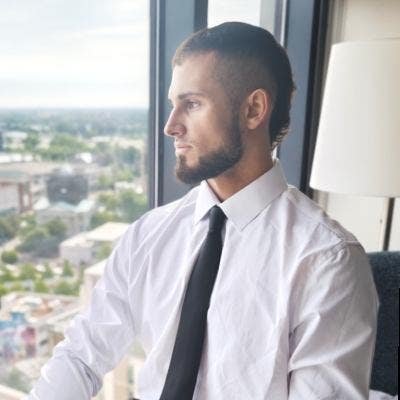 Professional Male seeks a small or large room Main Photo