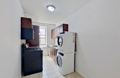 Last Room - 5Br/1Ba - W&D. -Aug 1 St  Main Photo