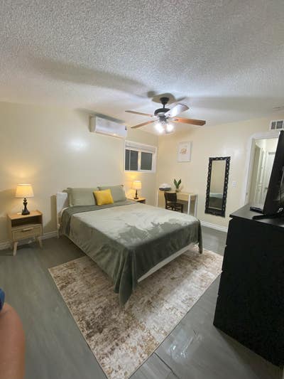 Comfortable Private Room with Private Bathroom and Main Photo