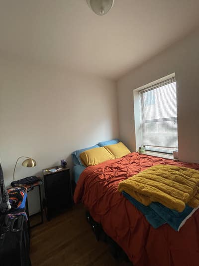 Sunny Bedroom Available in 3 Bdrm/2 Bath Main Photo
