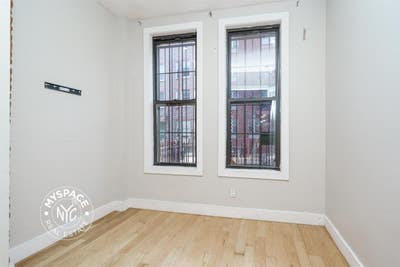 #577 Huge 3BR apt + garden avail: Aug 1 Main Photo