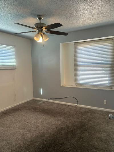 Single room with shared bath Main Photo
