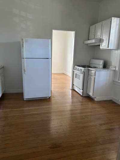 Beautiful and large Studio (single) walking to res Main Photo