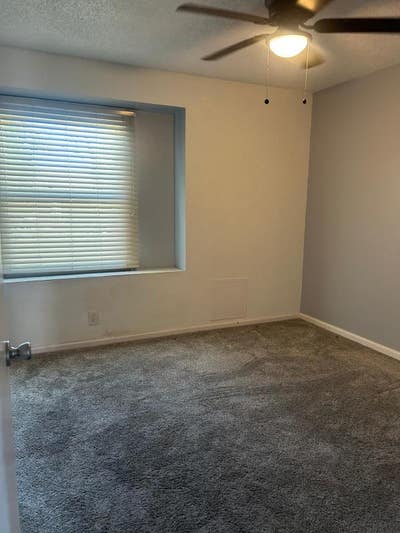 Single room with shared bath Main Photo