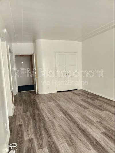 Studio (single) in great area of Hollywood walking Main Photo