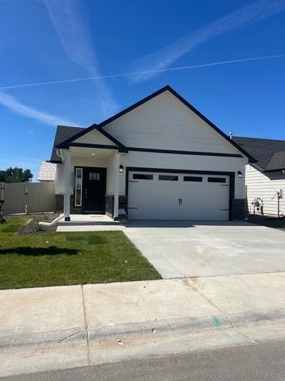 Brand new kuna home  Main Photo