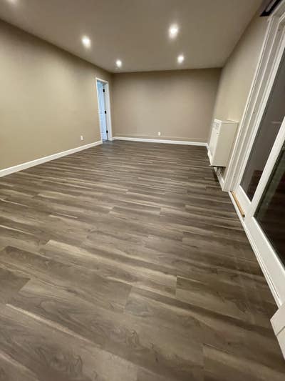New spacious remodeled room with private bathroom  Main Photo