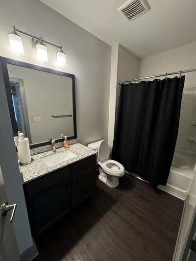 Room for rent Main Photo